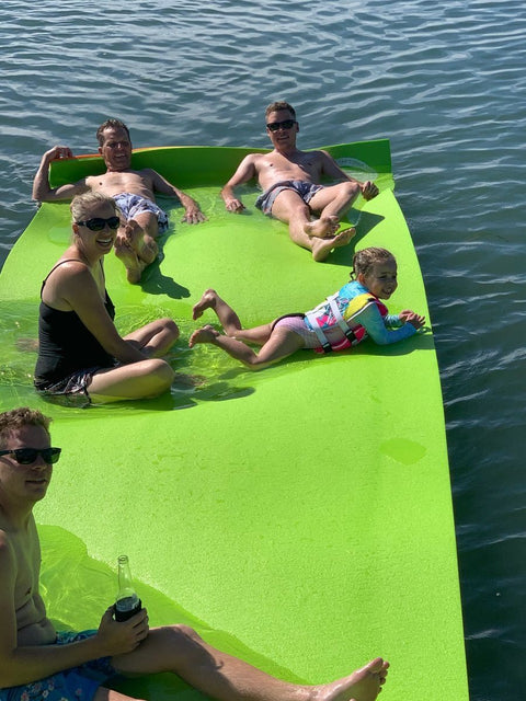 FLOATING WATER MAT