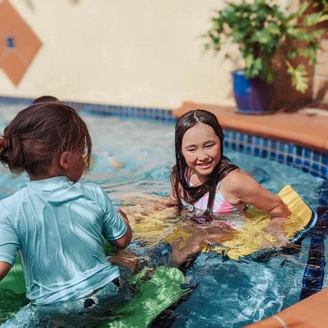 Saddle floats for pools